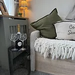 ホリデーパーク Luxury Caravan, On The *