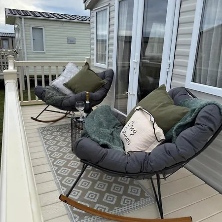 Luxury Caravan, On The