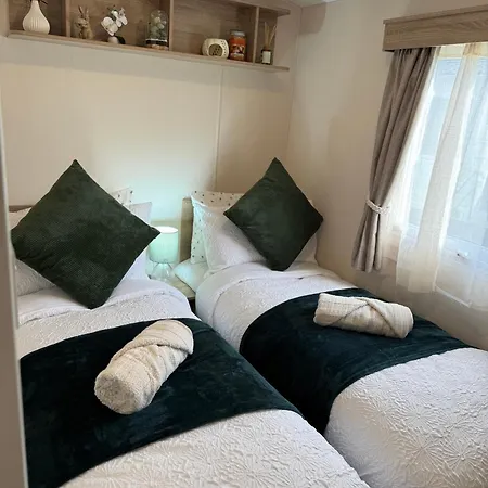 פארק נופש Luxury Caravan, On The *